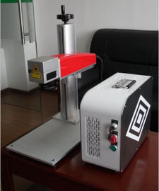 Chine mini machine d'inscription de laser de la fibre 20W pour la matrice et le code barres en plastique de données de PVC fournisseur