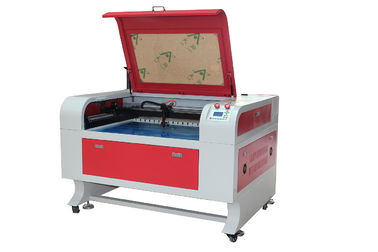 Chine La machine de gravure acrylique et en cuir de coupe de laser de CO2, classent 600 * 900mm fournisseur